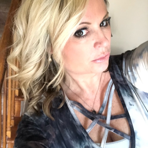 Meet your Posher, Tricia - Picture 1 of 3